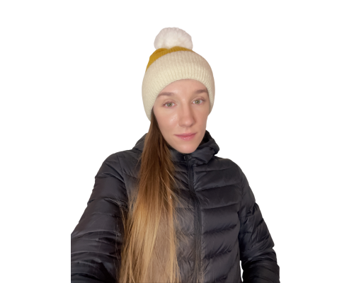 Шапка жіноча тепла з помпоном жовта (One Size)