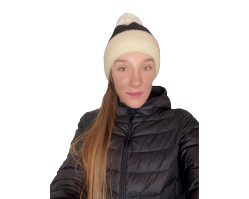 Шапка жіноча тепла з помпоном чорна(One Size)