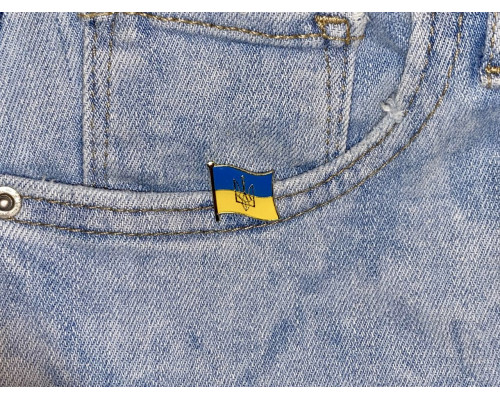 Значок патріотичний прапор України з гербом тризуб жовто - синій пін металевий 