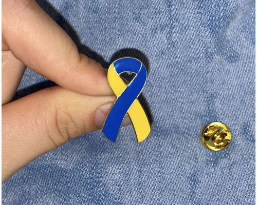 Значок патріотичний стрічка України жовто - синя пін металевий 