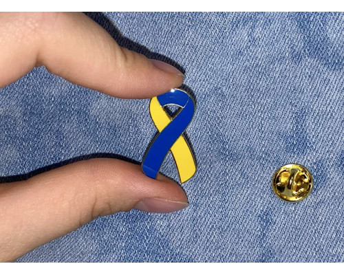 Значок патріотичний стрічка України жовто - синя пін металевий 