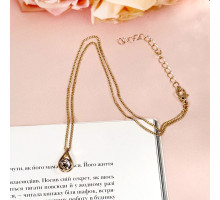 Жіночий ланцюжок на шию золотистого кольору з кристалом Swarovski