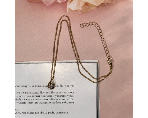 Жіночий ланцюжок на шию золотистого кольору з кристалом Swarovski