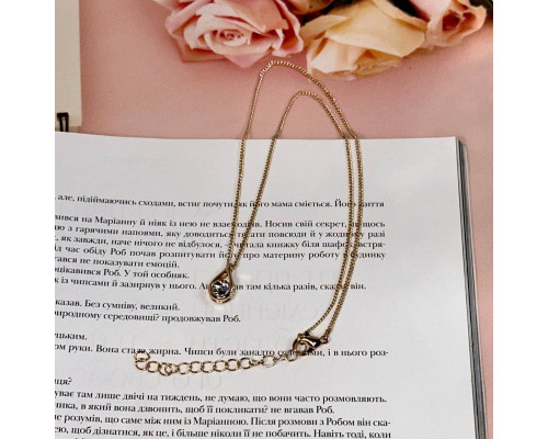 Жіночий ланцюжок на шию золотистого кольору з кристалом Swarovski