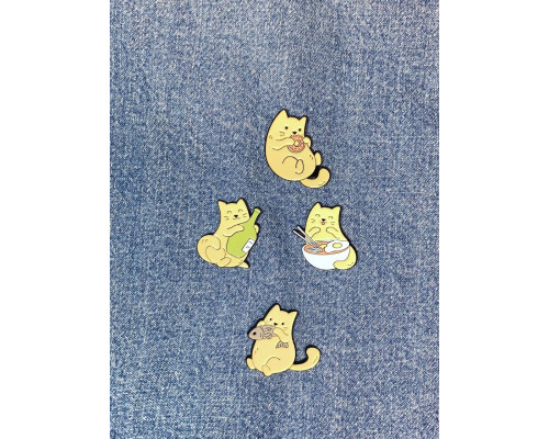 Набір Значків / пінів  металевих Милі кішки з їжею (4 шт)