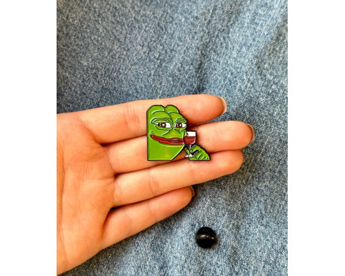 Значок / пін  металевий Жабеня Pepe the Frog з бокалом вина