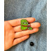 Значок / пін  металевий Жабеня Pepe the Frog з бокалом вина