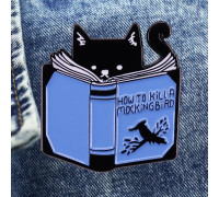 Значок / пін металевий  Забавна кицька з книгою