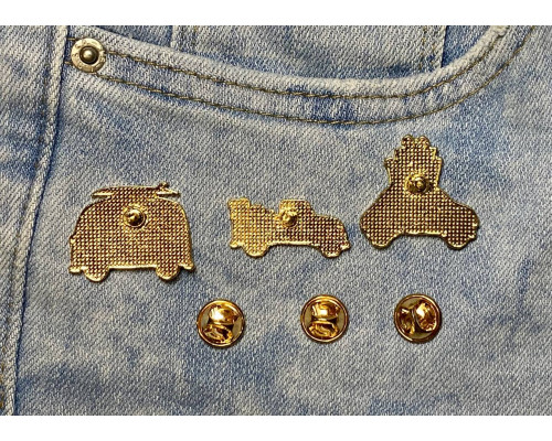 Набір Значків / пінів  металевих Машинки з подарунками (3 шт)