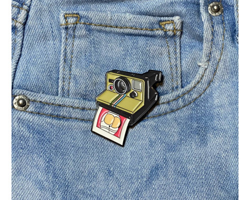 Значок / пін металевий  Polaroid Camera