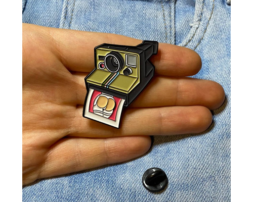 Значок / пін металевий  Polaroid Camera