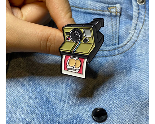 Значок / пін металевий  Polaroid Camera
